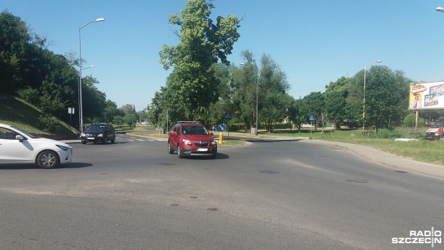 Trudne do przejechania skrzyżowanie ulic Chłopskiej, Swojskiej i Kolorowych Domów na szczecińskim Prawobrzeżu do przebudowy.