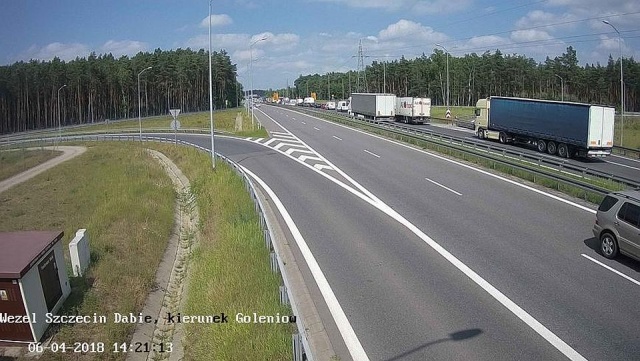 Przed remontowanym odcinkiem autostrady A6 w kierunku Goleniowa można utknąć w korku już przed węzłem Dąbie.
