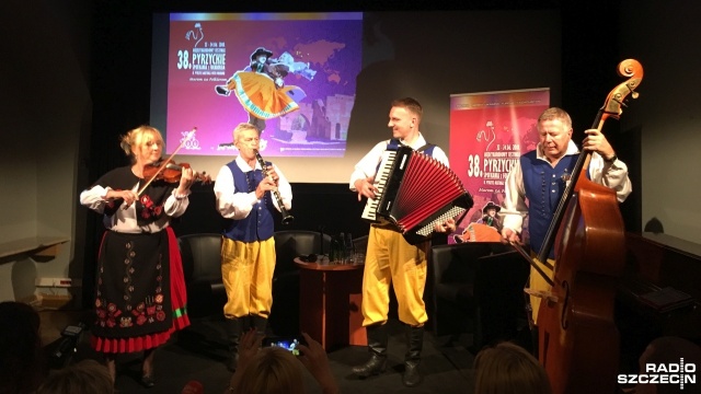 Zespoły pieśni i tańca z Kazachstanu, Ukrainy, Polski, Serbii i Turcji zjadą do Pyrzyc. Po raz 38. odbędzie się tam międzynarodowy festiwal Pyrzyckie Spotkania z Folklorem. Łącznie organizatorzy spodziewają się ponad 450 artystów, z Cleo w roli głównej.