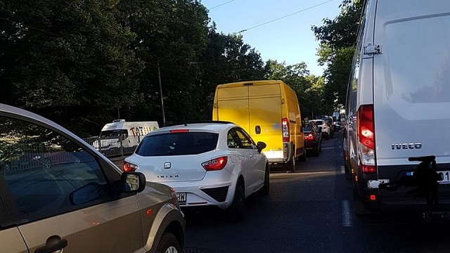 Na objazdach zamkniętych ulic z powodu organizacji szczecińskich Dni Morza, czyli na Jana z Kolna i części Nabrzeża Wieleckiego utworzył się potężny korek.