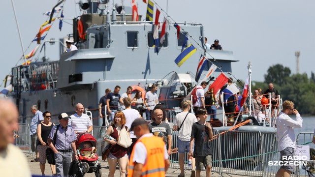 Mieszkańcy i turyści chętnie odwiedzają żaglowce i okręty, które przypłynęły do Szczecina na Dni Morza. W tym roku do stolicy Pomorza Zachodniego zawinęło ponad 30 jednostek.