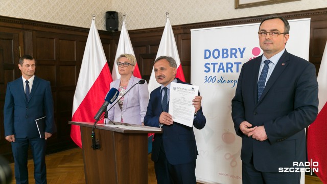187 tysięcy dzieci w województwie zachodniopomorskim zostanie objętych rządowym programem Dobry start. To 300 złotych jednorazowego świadczenia dla wszystkich uczniów rozpoczynających rok szkolny.