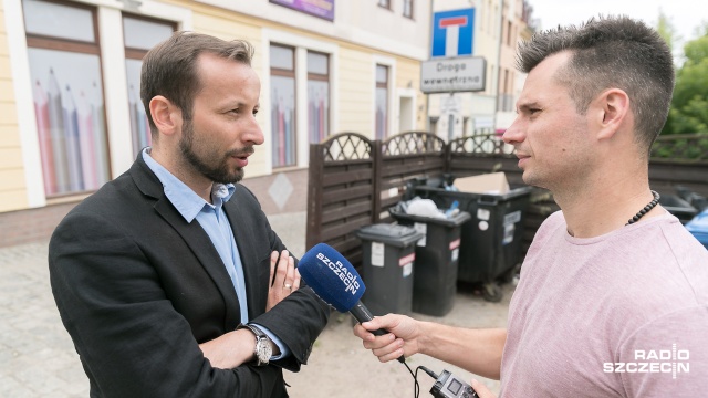Chodzące po ulicy szczury, które nie boją się ani ludzi, ani samochodów. Tak, według relacji świadków, wygląda codzienność na szczecińskim Podzamczu.