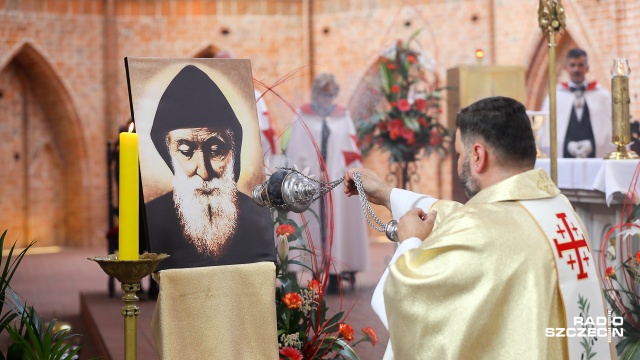 Modlili się przy nich wierni w parafii pw. św. Jana Ewangelisty. Relikwie przywieźli ze sobą członkowie Zakonu Templariuszy. Podróżują po kraju, przekazują Dobrą Nowinę oraz nauczają - w średniowiecznym stylu.