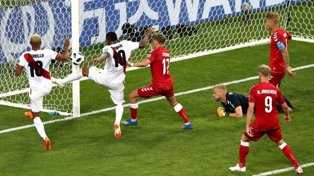 Dania pokonała w Sarańsku Peru 1:0 (0:0) w meczu grupy C piłkarskich mistrzostw świata. Gola strzelił w 59. minucie Yussuf Poulsen. W doliczonym czasie pierwszej połowy rzutu karnego nie wykorzystał Peruwiańczyk Christian Cueva.