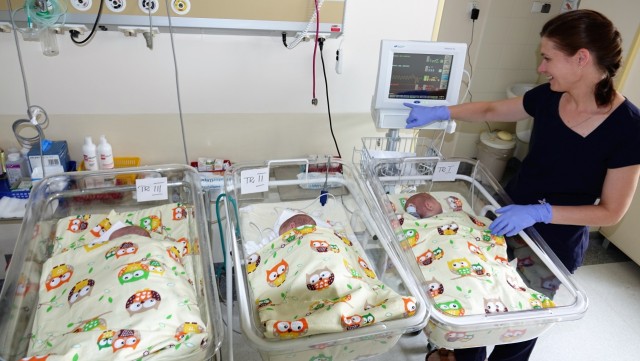 Trojaczki, które urodziły się w szpitalu w szczecińskich Zdrojach, opuściły już klinikę. Maluchy przyszły na świat 11 maja.