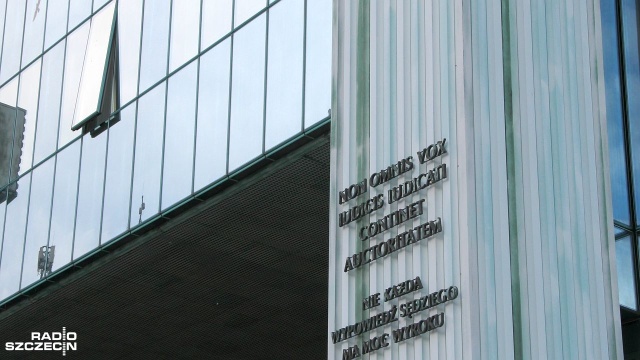 Unia Europejska to gra interesów i temu ma służyć dyscyplinowanie Polski i straszenie sankcjami za rzekome łamanie praworządności - mówił we wtorek w Rozmowach pod krawatem europoseł Prawa i Sprawiedliwości Czesław Hoc.