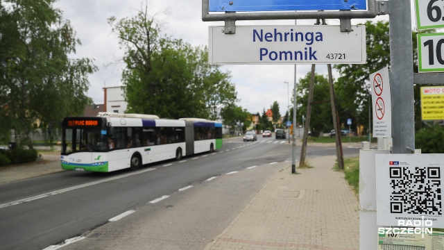 Pomnika przy skrzyżowaniu ulic Pokoju z Nehringa w Szczecinie już nie ma, został jednak przystanek. Poradziecką pamiątkę zdemontowano w marcu. Autobus komunikacji miejskiej nadal kończy swoją jazdę z placu Rodła na przystanku Nehringa Pomnik.