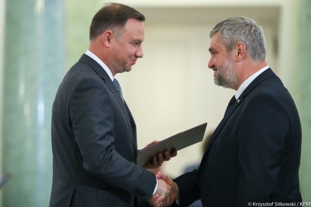 Prezydent Andrzej Duda powołał Jana Krzysztofa Ardanowskiego na ministra rolnictwa i rozwoju wsi. Ardanowski to poseł PiS, dotychczasowy wiceszef sejmowej komisji rolnictwa. Na stanowisku zastąpi Krzysztofa Jurgiela, który w poniedziałek podał się do dymisji motywując ją względami osobistymi.