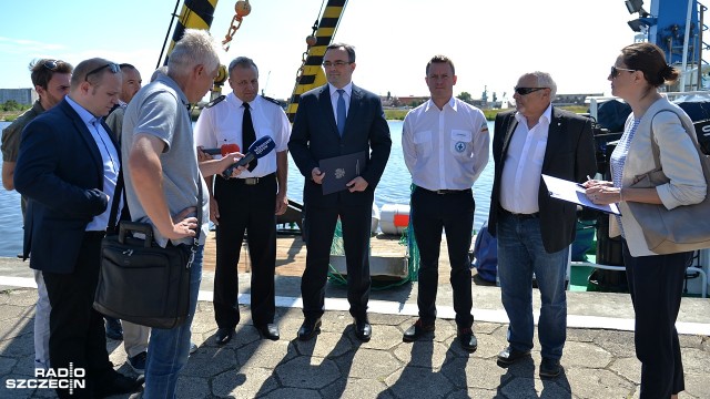 400 tysięcy złotych na poprawę bezpieczeństwa na nadmorskich plażach i nad jeziorami - taką kwotę przekazał w środę wojewoda zachodniopomorski Tomasz Hinc.