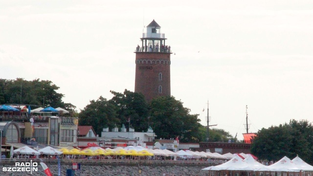 Mieli od 12 do 18 lat i kradli torebki na kołobrzeskiej promenadzie nadmorskiej. Miejscowa policja otrzymała sygnały od pokrzywdzonych turystów, którzy w ciągu kilku godzin alarmowali o grupie młodzieży wyrywającej torby, a następnie uciekającej na rowerach.