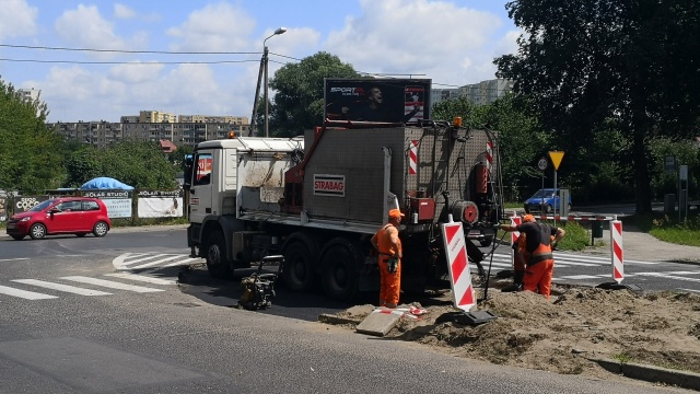 Przy skrzyżowaniu Walecznych, Mącznej i Pszennej w szczecińskich Zdrojach znów zmienia się organizacja ruchu. Tym razem, po próbach ze światłami, budowane jest tam rondo.