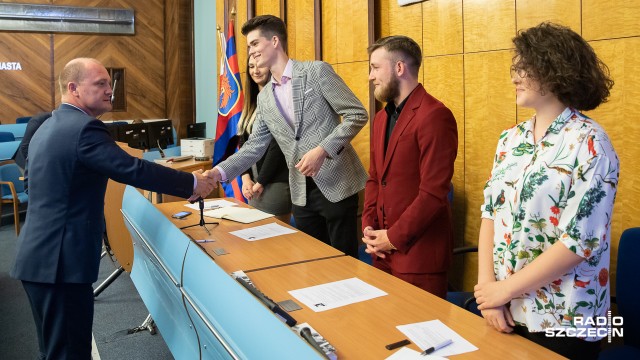 Spotkali się, żeby porozmawiać z prezydentem o swoich potrzebach. W piątek Młodzieżowa Rada Miasta przedstawiła swoją propozycję na sprawienie, żeby Szczecin stał się dla młodych bardziej przyjazny.