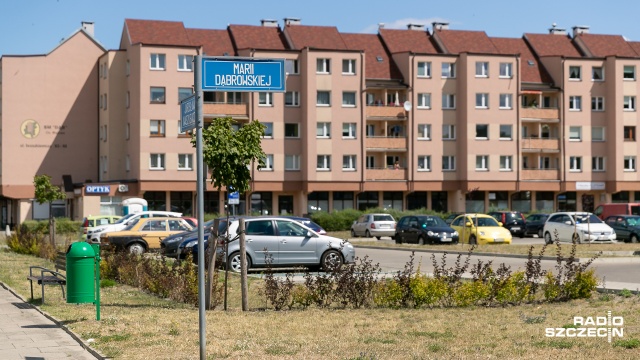 Ktoś wykręca śruby w kołach samochodów zaparkowanych na prawobrzeżu Szczecina. Mieszkańcy powiadomili straż miejską, rozwieszają też ostrzeżenia w klatkach schodowych.