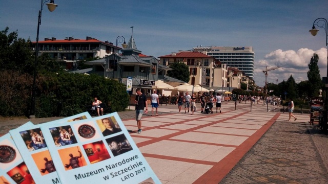 Już po raz piąty Muzeum Narodowe w Szczecinie będzie promować się w kurortach zachodniego wybrzeża Bałtyku. W ramach kampanii Może Muzeum pracownicy instytucji będą namawiać wczasowiczów, by w razie deszczu lub w drodze powrotnej z wypoczynku odwiedzili stolicę Pomorza Zachodniego.