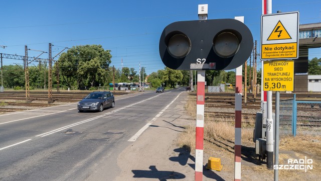 Wypadki na przejazdach kolejowych to najczęściej wina kierowców, ale czasem winna jest też infrastruktura - mówili goście audycji Radio Szczecin na Wieczór.