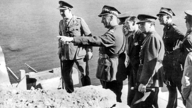 Mija 75 lat od katastrofy lotniczej nad Gibraltarem, w której zginął generał Władysław Sikorski, Naczelny Wódz i premier rządu RP na uchodźstwie. 4 lipca 1943 roku brytyjski samolot, którym generał wracał do Londynu z Bliskiego Wschodu, spadł do morza kilkanaście sekund po starcie z gibraltarskiego lotniska. Polska delegacja, w skład której wchodzą kombatanci i działacze antykomunistyczni, złożyła kwiaty na lokalnym cmentarzu.