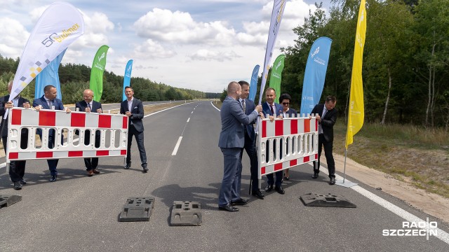 Drogą wojewódzką nr 142 można przejeżdżać w obu kierunkach, nie tylko między Łęczycą a DK20 przed Chociwlem. Od poniedziałku również ponad dwudziestokilometrowym odcinkiem, który zaczyna się przy węźle Rzęśnica.