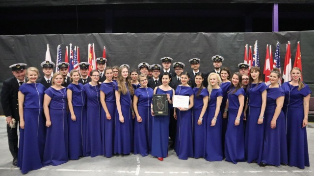 Ich występ na Międzynarodowym Festiwalu Chóralnym w kanadyjskim mieście Powell River, kolejny raz potwierdził wysoki poziom Chóru Akademii Morskiej w Szczecinie. Zespół pod dyrekcją Sylwii Fabiańczyk-Makuch zdobył pierwsze miejsce w kategorii chórów mieszanych.