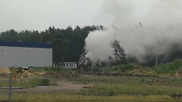 Pożar silnika lokomotywy gasiły w Załomiu trzy zastępy straży pożarnej.