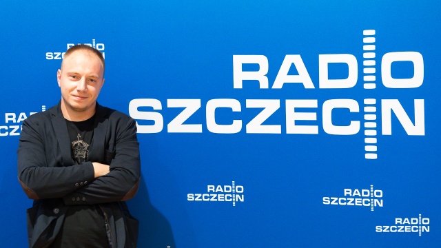 Białorusini, Rosjanie i Ukraińcy o Polakach - to temat prelekcji, która odbyła się w czwartek wieczorem w studiu S1 Radia Szczecin. Wygłosił ją dziennikarz tygodnika Do Rzeczy Maciej Pieczyński, który mówił o tym, jak media na Wschodzie przedstawiają nasz kraj.