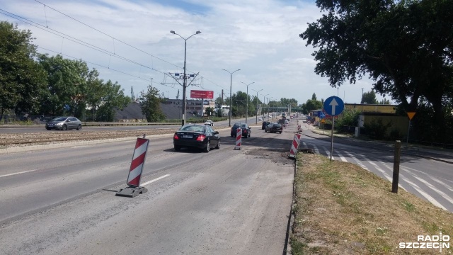 Mamy dobrą wiadomość dla podróżujących w kierunku prawobrzeża Szczecina. Przez remontowany odcinek ulicy Gdańskiej między zjazdem z Estakady Pomorskiej a skrzyżowaniem z Merkatora, można przejeżdżać trzema pasami jezdni.