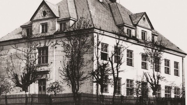 Mszą świętą celebrowaną przez biskupa ełckiego Jerzego Mazura rozpoczną się w niedzielę w Gibach obchody 73. rocznicy obławy augustowskiej. Honorowy patronat nad uroczystością objął prezydent RP Andrzej Duda.