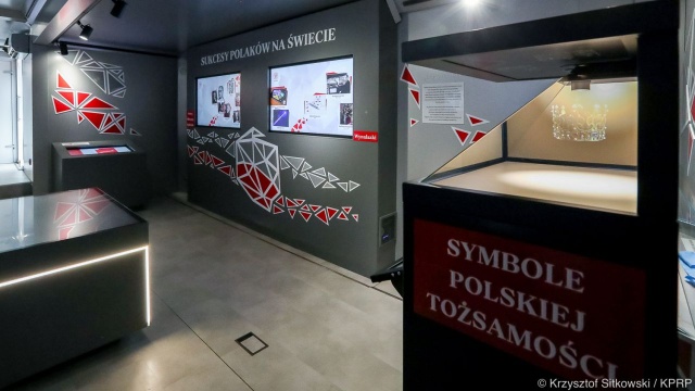 Urządzenia najnowszej generacji, archiwalne fotografie, fragmenty historycznych filmów, oraz nowoczesne animacje - to tylko niektóre elementy wystawy w mobilnym muzeum multimedialnym, jakie stanie w poniedziałek w Gryficach.