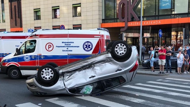 Do dwóch zdarzeń drogowych doszło w poniedziałek przed godziną 18 w Szczecinie. Pierwsze miało miejsce przy centrum handlowym Kaskada, a drugie - na ulicy Floriana Krygiera.
