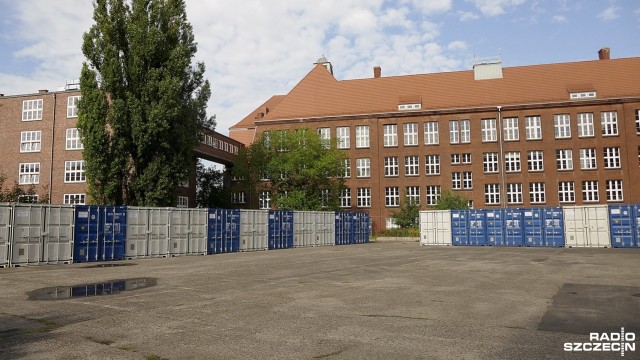 Zamiast sądowej batalii, jest ugoda. Uniwersytet Szczeciński oddaje część budynku Wydziału Biologii XIII Liceum Ogólnokształcącemu.