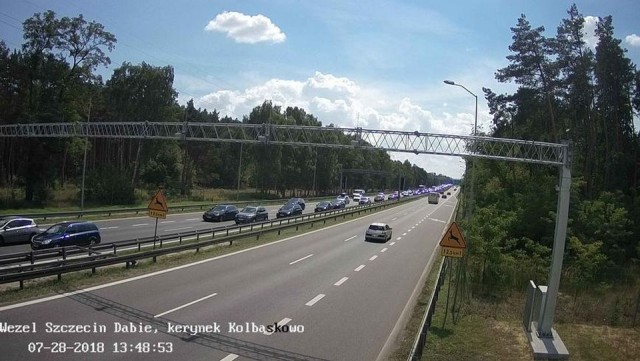 Początek weekendu to niezmiennie utrudnienia na wielu drogach w regionie.