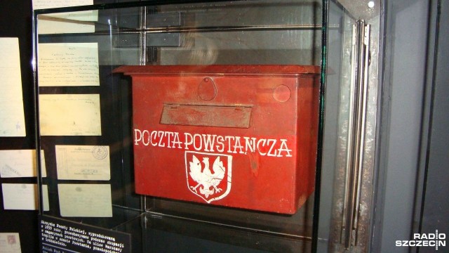 W kościołach odprawiane są uroczyste msze, a powstańcy spotykają się z rodakami. Po mszy w kościele św. Stanisława na Manhattanie odbyło się spotkanie z 95-letnim Mieczysławem Madejskim, dowódcą batalionu Topolnicki. Przyszły tłumy harcerzy i nowojorskiej Polonii.
