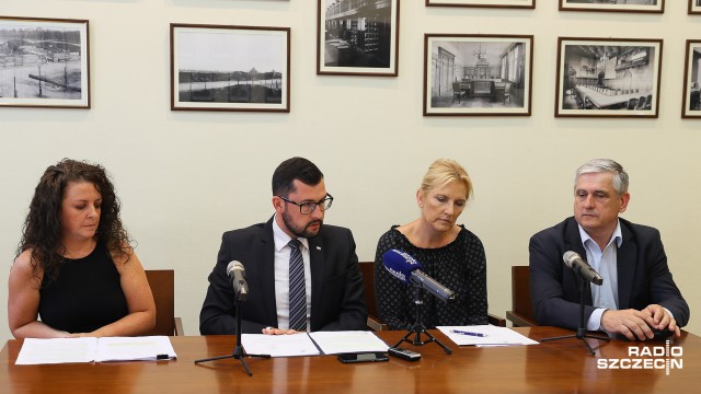 Pożyczki na wznowienie produkcji, pomoc w opłaceniu ubezpieczenia czy zaległości albo spłaty kredytów - takie wsparcie dla rolników zapowiada Zachodniopomorski Urząd Wojewódzki.