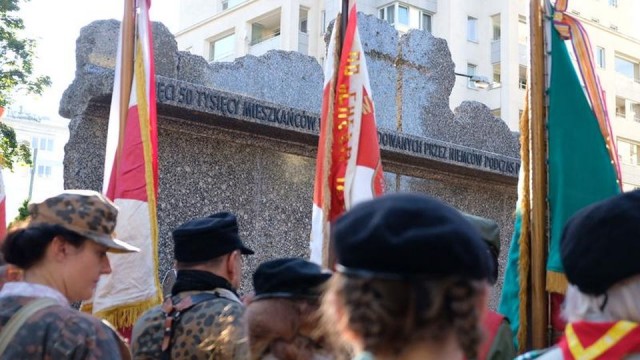 Przed Pomnikiem ofiar Rzezi Woli odbyły się uroczystości w 74. rocznicę niemieckiej zbrodni na mieszkańcach tej dzielnicy Warszawy.