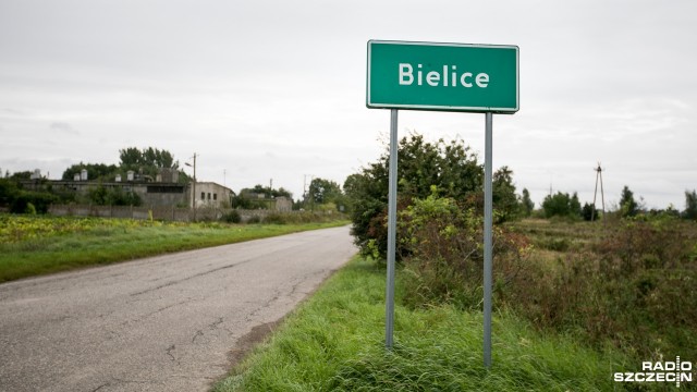 Wójt, sekretarz i skarbnik gminy Bielice zostali zatrzymani przez policję. Usłyszeli już zarzuty. Chodzi o zadłużenie gminy. Zobowiązania Bielic przekraczają już wielkość budżetu, który wynosi 13 mln złotych.