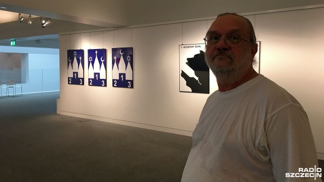 Plakaty - nieoczywiste - nieobojętne Andrzeja Błażejczyka od czwartku można oglądać w Galerii Czwarty Poziom Filharmonii imienia Mieczysława Karłowicza w Szczecinie.