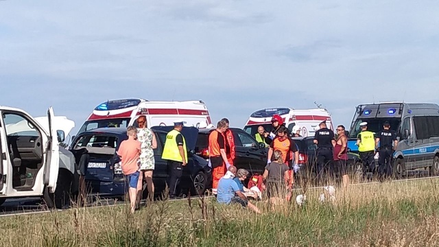 Częściowo zablokowana jest droga krajowa nr 11 między Kołobrzegiem a Koszalinem.