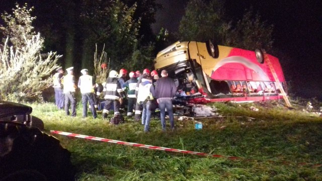 Prokuratura Okręgowa w Przemyślu ma w niedzielę postawić zarzut spowodowania katastrofy w ruchu lądowym kierowcy ukraińskiego autobusu, który w piątek wieczorem w Leszczawie Dolnej zsunął się ze skarpy.