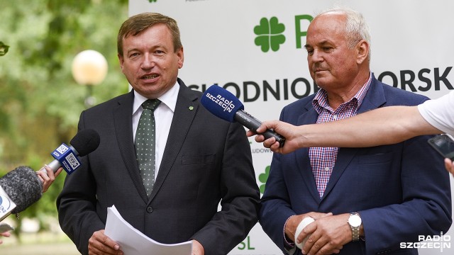 Zdaniem Jarosława Rzepy na terenie województwa zachodniopomorskiego suszą objętych jest ponad 400 tysięcy hektarów. A to oznacza, że tylko do naszego regionu rząd powinien przekazać, co najmniej 400 milionów złotych.