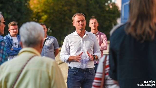 Około 50 mieszkańców osiedla Niebuszewo-Bolinko w Szczecinie przyszło na spotkanie ze Sławomirem Nitrasem.