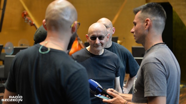 Trwają ostatnie próby przed piątkowym koncertem zespołu Kombi, w szczecińskiej Filharmonii. 039039Jaki jest wolności smak039039 to wspólny projekt zespołu z orkiestrą symfoniczną w ramach obchodów setnej rocznicy odzyskania niepodległości.