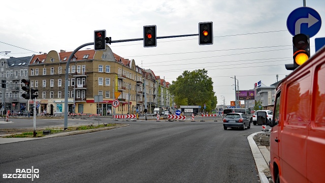 1 września zakończą się prace drogowe na skrzyżowaniu przy szczecińskim Turzynie. Przez ostatnich kilka miesięcy przebudowywano tam sygnalizację świetlną, a także modernizowano część torowiska tramwajowego.
