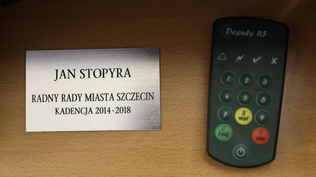 Gimnazjaliści pojadą za darmo Bezpartyjni bojkotują obrady