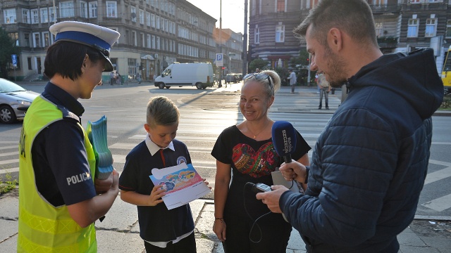 Więcej patroli w pobliżu szkół, zapowiada policja. W poniedziałek rozpoczęła się akcja 039039Bezpieczna droga do szkoły039039.