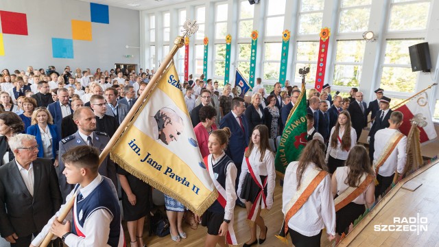 Pierwszy dzwonek na lekcje zabrzmiał w poniedziałek, we wszystkich szczecińskich szkołach. Najgłośniej w popularnej Błękitnej, gdzie odbyła się miejska inauguracja roku szkolnego.