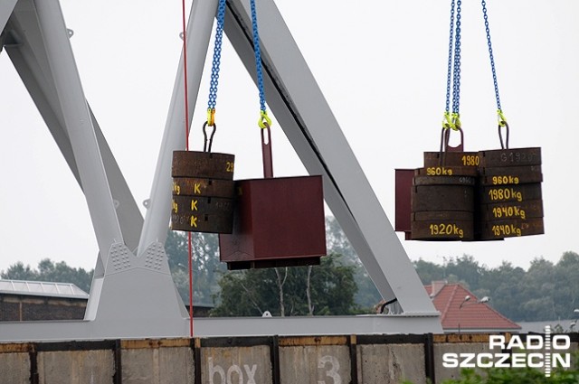 Spór pomiędzy Zarządem Morskich Portów Szczecin i Świnoujście SA a Bulk Cargo-Port Szczecin Sp. z o.o., spółką, która dzierżawi prawie 50 procent terenów portowych zaostrza się. Zarząd Portów chce wypowiedzieć firmie umowę dzierżawy, która została podpisana ponad 20 lat temu, bo stawka za metr kwadratowy jest znacznie niższa od tych obowiązujących na rynku.