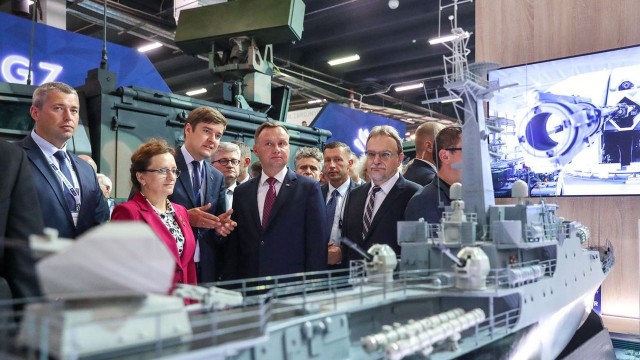 Prezydent Andrzej Duda powiedział, że jednym z najważniejszych celów zakupowych dla polskiego wojska jest odnowienie wyposażenia Marynarki Wojennej.