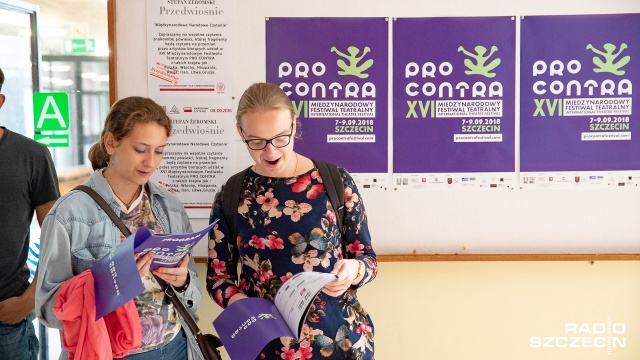 Przedstawieniem Aparat, który dała mi matka Teatru Nowej Sztuki rozpoczął się w piątek w Szczecinie XVI Międzynarodowy Festiwal Teatralny PRO CONTRA.