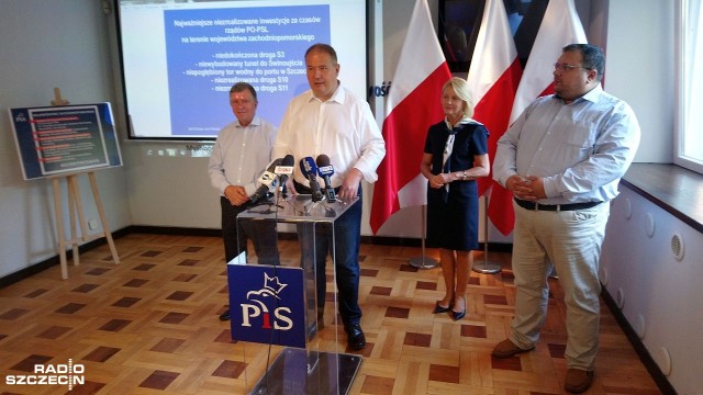 Nikt wam tyle nie da, ile Platforma Obywatelska obieca - powiedział w sobotę na konferencji prasowej poseł PiS Leszek Dobrzyński przedstawiając zaniechane inwestycje na Pomorzu Zachodnim za rządów PO-PSL.