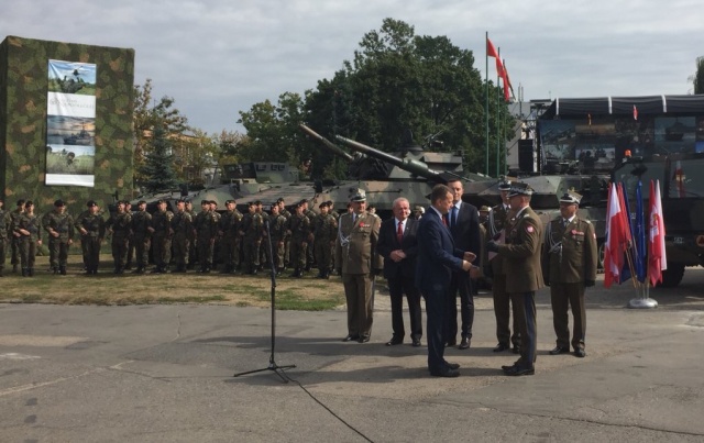 Wojska lądowe mają czwartą dywizję - z siedzibą w Siedlcach. O jej powołaniu poinformował podczas wizyty w tym mieście szef MON Mariusz Błaszczak.